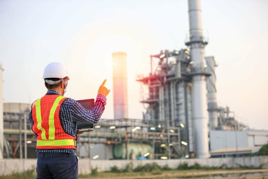 5 Benefits of Hiring an Oil and Gas Consultant for Your Business